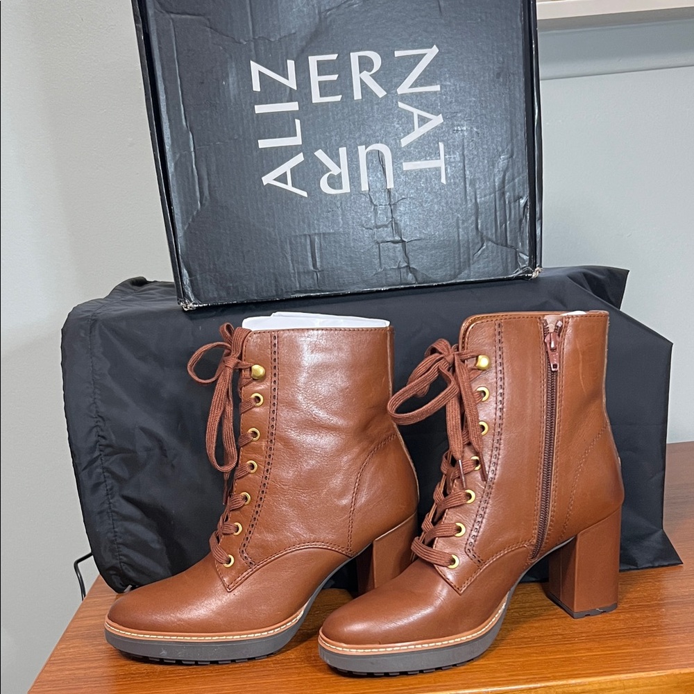 Naturalizer Women's Tan Lace-Up Boots